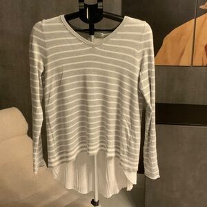 Oui Striped Gray V-Neck Women's Top 4
